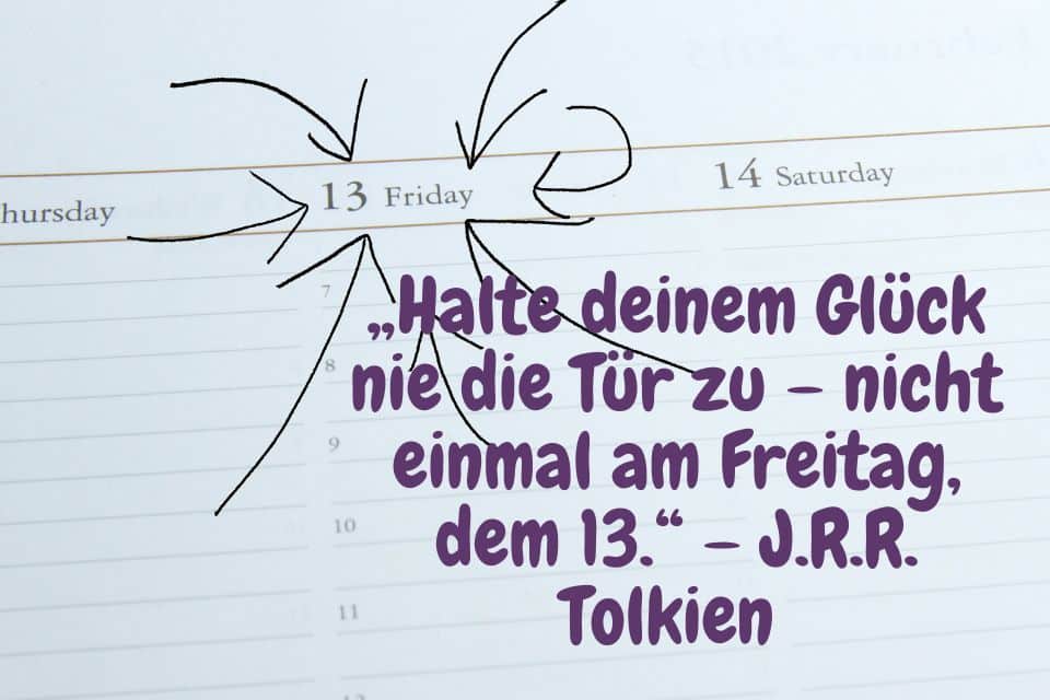 Kalender Freitag der 13. mit Spruch: „Halte deinem Glück nie die Tür zu – nicht einmal am Freitag, dem 13.“ – J.R.R. Tolkien
