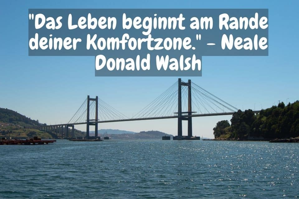 Hängebrücke mit Zitat: "Das Leben beginnt am Rande deiner Komfortzone." - Neale Donald Walsh