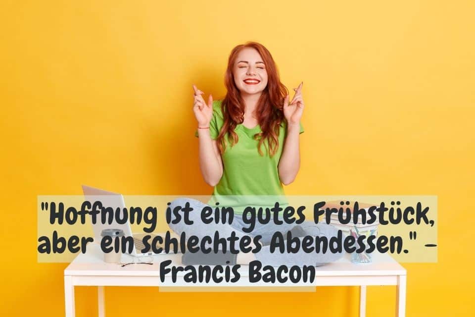 strahlend glückliche Frau und Zitat: "Hoffnung ist ein gutes Frühstück, aber ein schlechtes Abendessen." - Francis Bacon