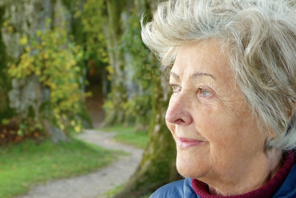 Femme âgée - Sagesse - Vivre ou être vécu