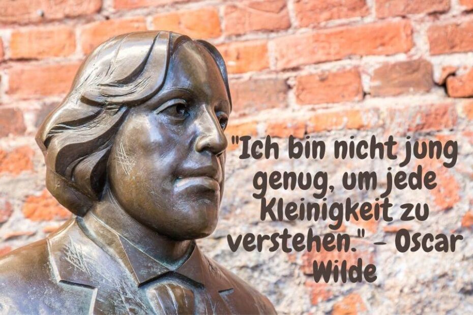Statue von Oscar Wilde nit dem Zitat - "Ich bin nicht jung genug, um jede Kleinigkeit zu verstehen." - Oscar Wilde - 10 einzigartige Weisheiten, die dein Leben reichlich belohnen